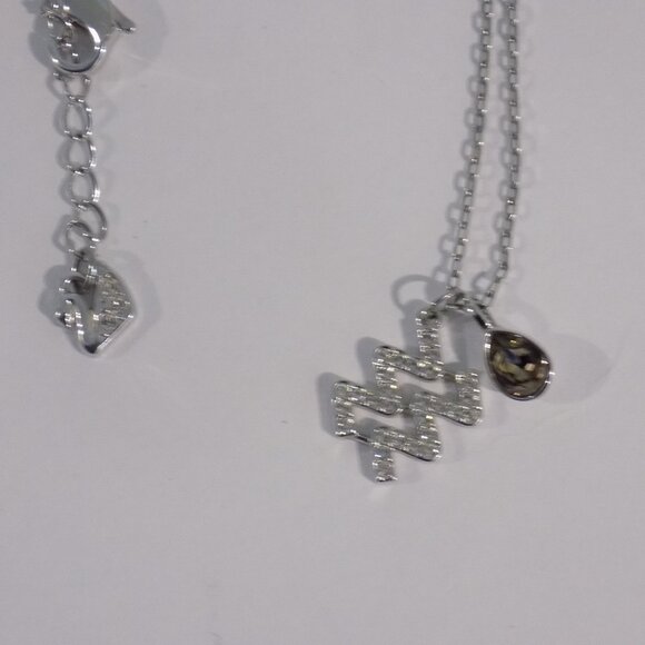 Swarovski Silver Tone Pendant Necklace 15" Plus Extender - Picture 5 of 7